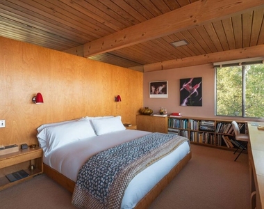 7820 Mulholland Drive - Photo Thumbnail 15