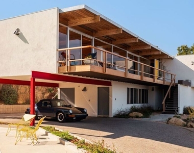 7820 Mulholland Drive - Photo Thumbnail 4
