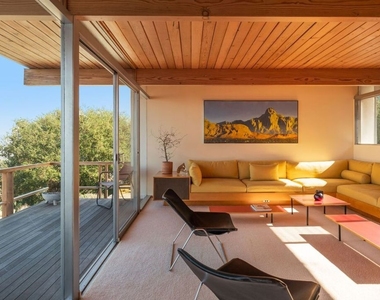 7820 Mulholland Drive - Photo Thumbnail 7
