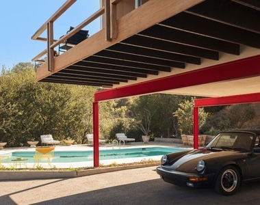 7820 Mulholland Drive - Photo Thumbnail 5