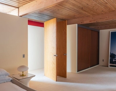 7820 Mulholland Drive - Photo Thumbnail 17