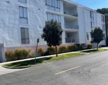 9297 Burton Way - Photo Thumbnail 9