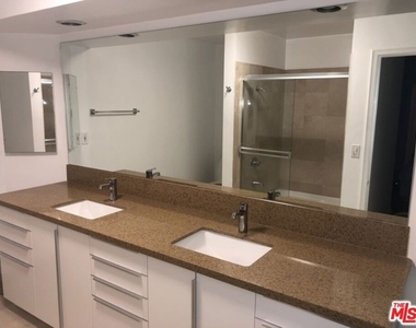9297 Burton Way - Photo Thumbnail 7