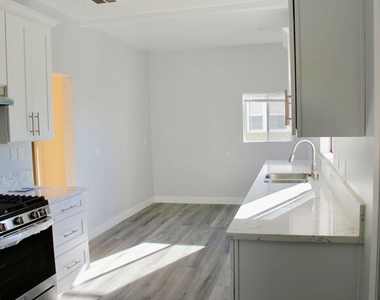 1239 S Hudson Avenue - Photo Thumbnail 5