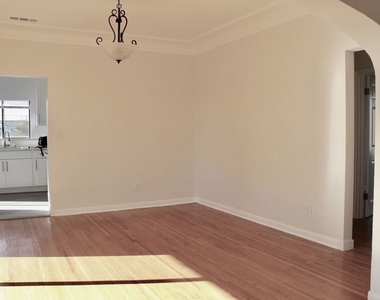 1239 S Hudson Avenue - Photo Thumbnail 4