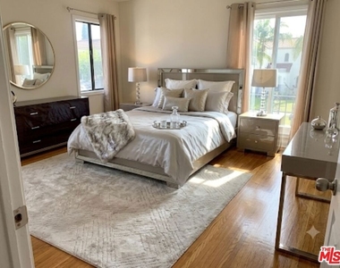 1239 S Hudson Avenue - Photo Thumbnail 3