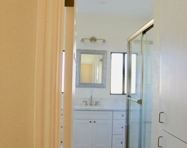 1239 S Hudson Avenue - Photo Thumbnail 11