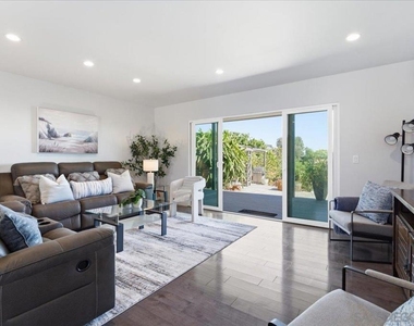 5447 Soledad Rd - Photo Thumbnail 3
