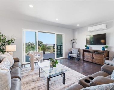 5447 Soledad Rd - Photo Thumbnail 4