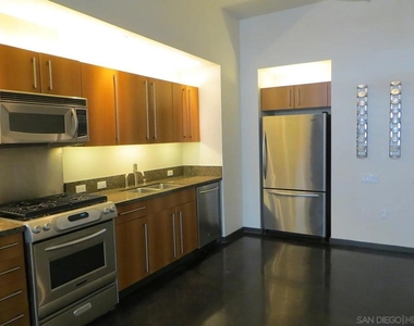 350 11th Ave - Photo Thumbnail 2