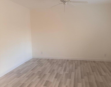 2622 Nw 7th Court - Photo Thumbnail 16
