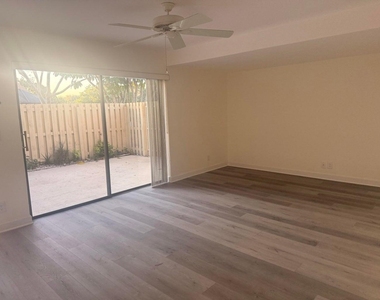 2622 Nw 7th Court - Photo Thumbnail 3