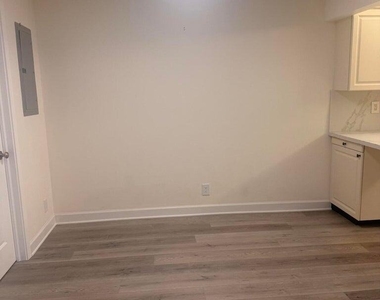 2622 Nw 7th Court - Photo Thumbnail 8