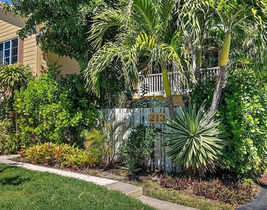 213 Seabreeze Circle - Photo Thumbnail 2