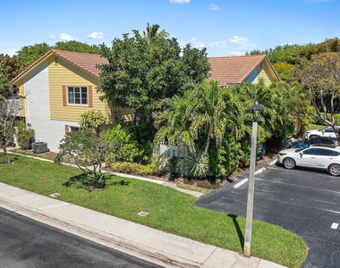 213 Seabreeze Circle - Photo Thumbnail 22