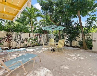 213 Seabreeze Circle - Photo Thumbnail 3