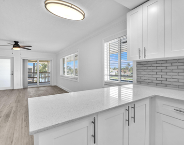 1015 Spanish River Road - Photo Thumbnail 8