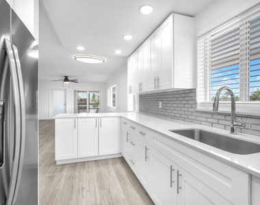 1015 Spanish River Road - Photo Thumbnail 11