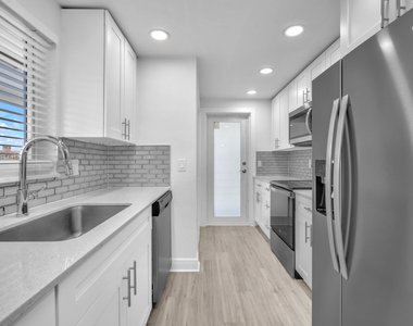1015 Spanish River Road - Photo Thumbnail 7
