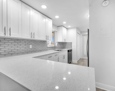 1015 Spanish River Road - Photo Thumbnail 6