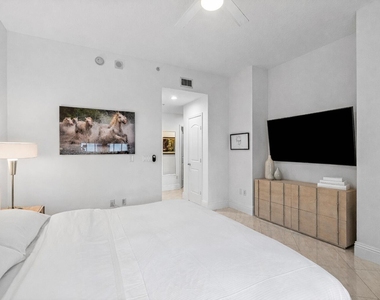 701 S Olive Avenue - Photo Thumbnail 17