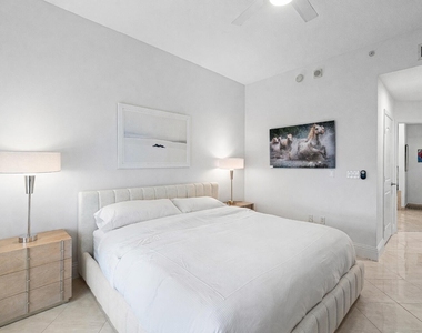 701 S Olive Avenue - Photo Thumbnail 16