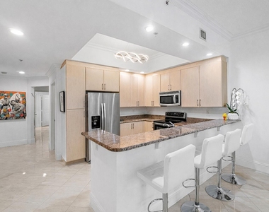 701 S Olive Avenue - Photo Thumbnail 3