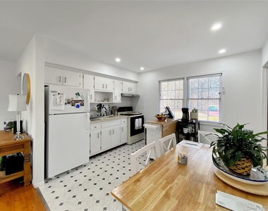 18 Old Riverhead Road - Photo Thumbnail 3