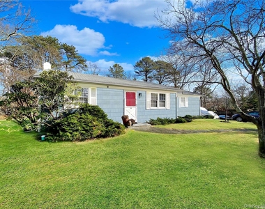 18 Old Riverhead Road - Photo Thumbnail 12