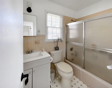18 Old Riverhead Road - Photo Thumbnail 8