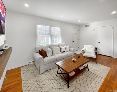 18 Old Riverhead Road - Photo Thumbnail 2