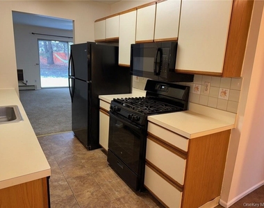 100 Hillside Drive - Photo Thumbnail 2