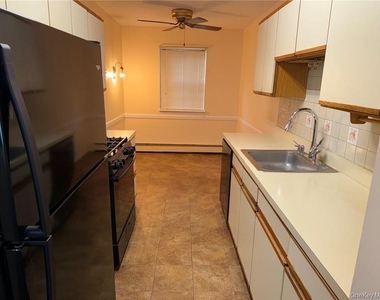 100 Hillside Drive - Photo Thumbnail 3