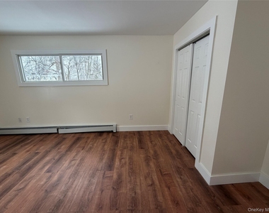 155 N Clinton Street - Photo Thumbnail 3