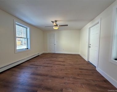 155 N Clinton Street - Photo Thumbnail 6