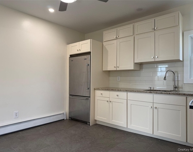 155 N Clinton Street - Photo Thumbnail 12