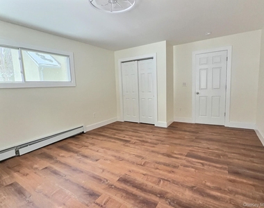 155 N Clinton Street - Photo Thumbnail 1