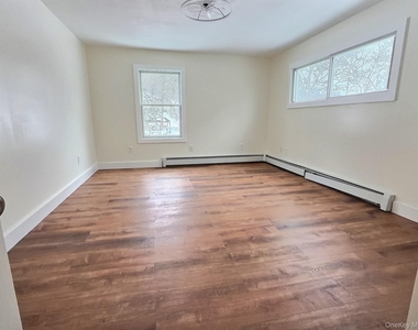 155 N Clinton Street - Photo Thumbnail 2