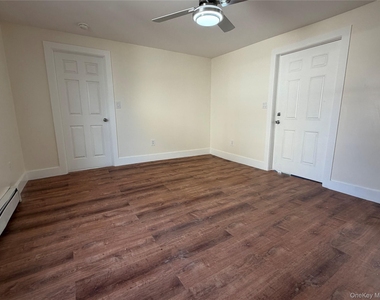 155 N Clinton Street - Photo Thumbnail 13