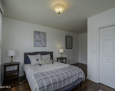 39 Walton Street - Photo Thumbnail 12