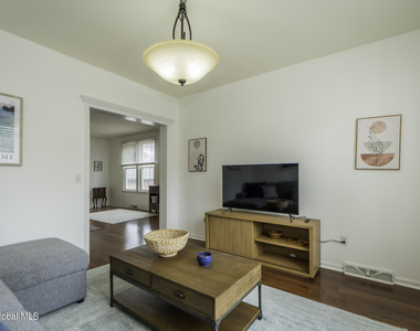 39 Walton Street - Photo Thumbnail 4