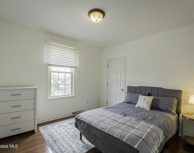 39 Walton Street - Photo Thumbnail 9