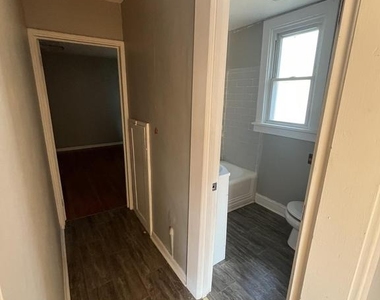44 S Loudoun Street - Photo Thumbnail 7