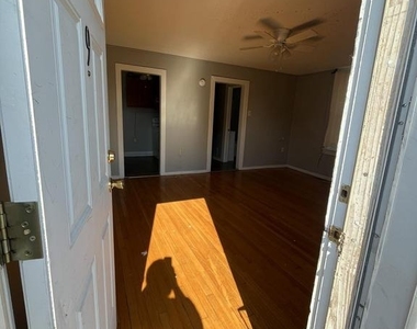 44 S Loudoun Street - Photo Thumbnail 2