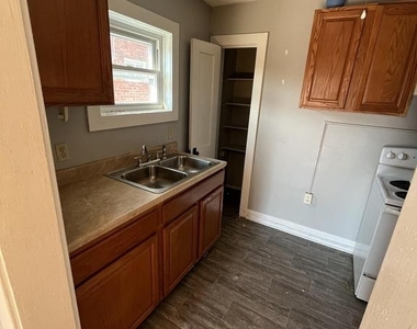 44 S Loudoun Street - Photo Thumbnail 4