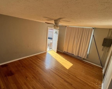 44 S Loudoun Street - Photo Thumbnail 3