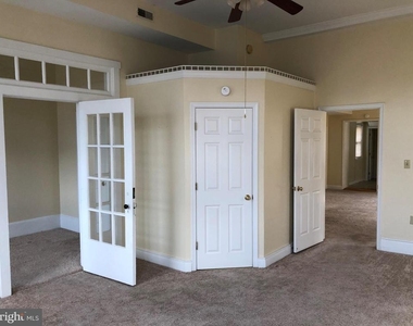 104 Loudoun Street S - Photo Thumbnail 3