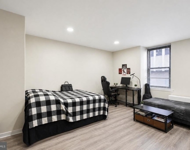 135 S 19th Street - Photo Thumbnail 5