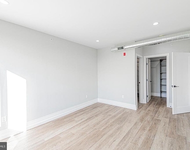 526 Brown Street - Photo Thumbnail 14
