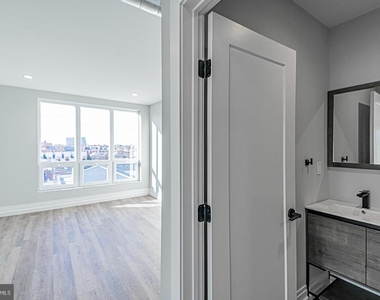 526 Brown Street - Photo Thumbnail 11